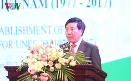 Phó Thủ tướng, Bộ trưởng Ngoại giao Phạm Bình Minh đánh giá cao những thành tựu UBQG UNESCO đạt được trong 40 năm qua.
